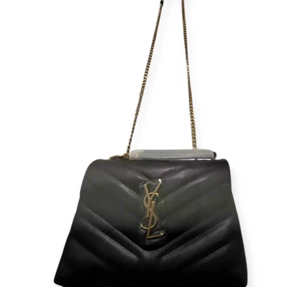 Yves Saint Laurent Bolso de hombro Loulou Matelasse Chevron de cuero pequeño